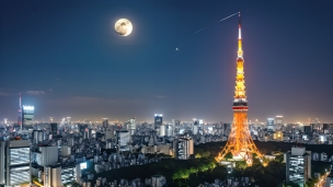 流れ星と満月と東京タワー / 都会 / 日本のフリー素材・写真・画像
