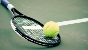 テニスコートとラケットとテニスボールのフリー素材・写真・画像