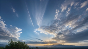 夕陽と綺麗な雲と山のフリー素材・写真・画像