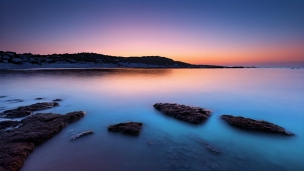 水色の綺麗な浅瀬 / 海 / 夜明けのフリー素材・写真・画像